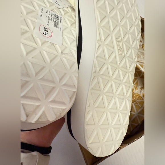 Teva Flatform Universal Mesh Print White Sandals New in Box Size 10 Evereve - Picture 8 of 9